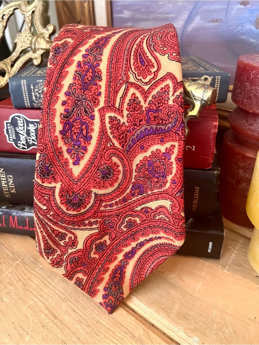 1970’s vintage abstract patterned necktie featuring a geometric paisley and swir